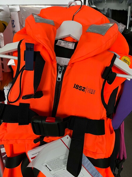 50% PÅ ALLE ORANGE REDNINGSVESTE