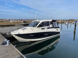 Quicksilver 905 Weekend med F300 Mercury samt Brenderup trailer (Opbevaring)