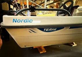 Terhi Nordic 6020 med Mariner 30HK (2006) – Stabil og holdbar jolle