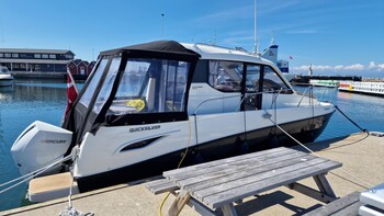 Quicksilver 905 Weekend med F300 Mercury samt Brenderup trailer (Opbevaring)